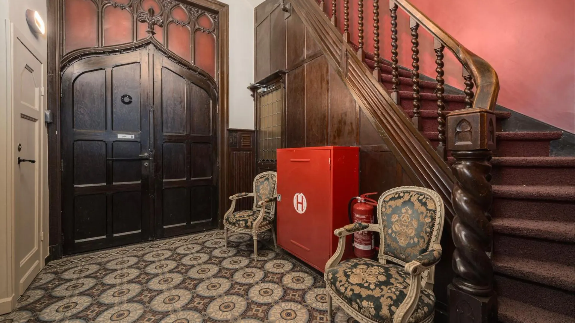 The Queen'S Twelve By Romy&Travis Brugia Hotel apartamentowy