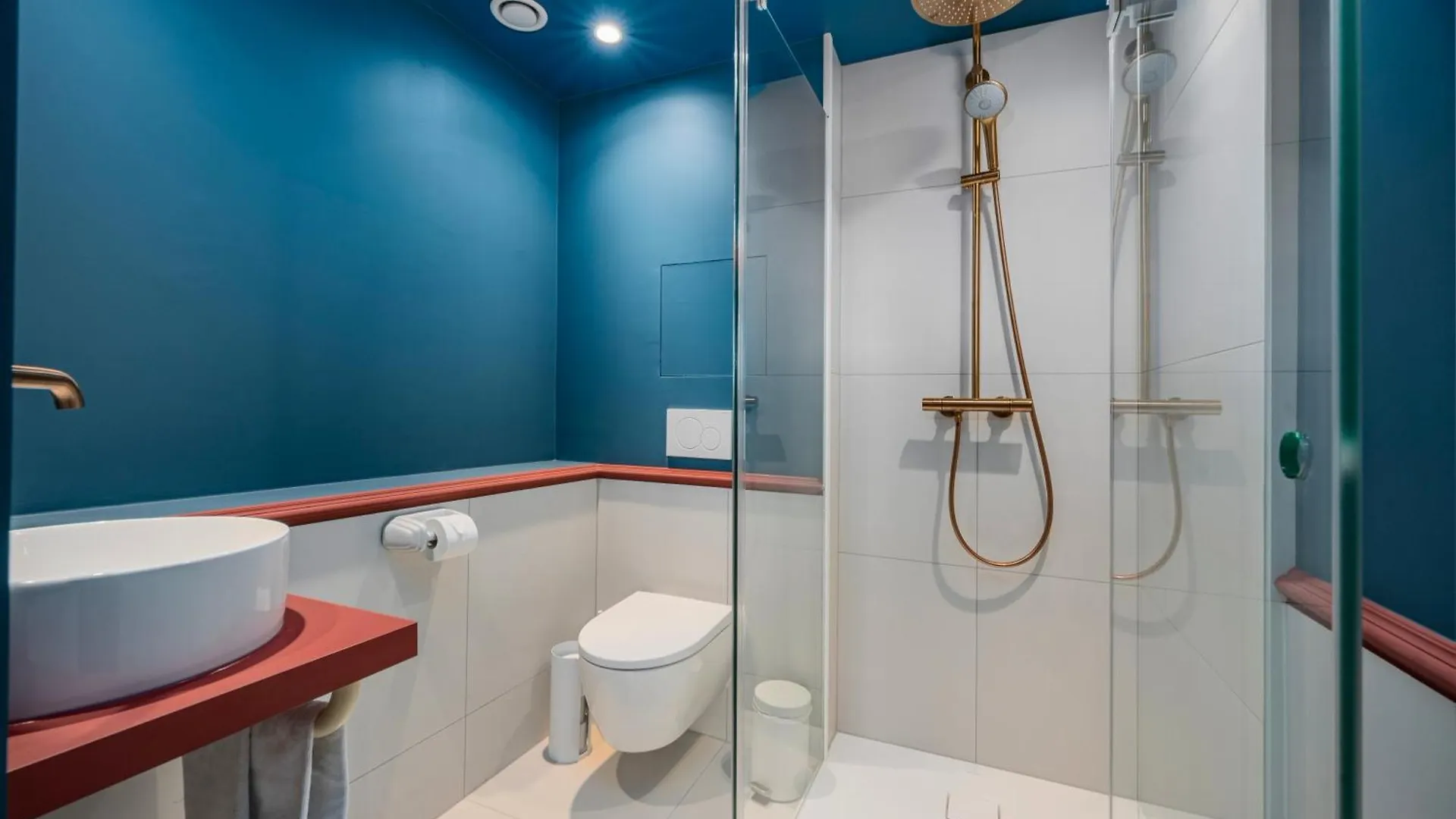 Aparthotel The Queen'S Twelve By Romy&Travis Brugge