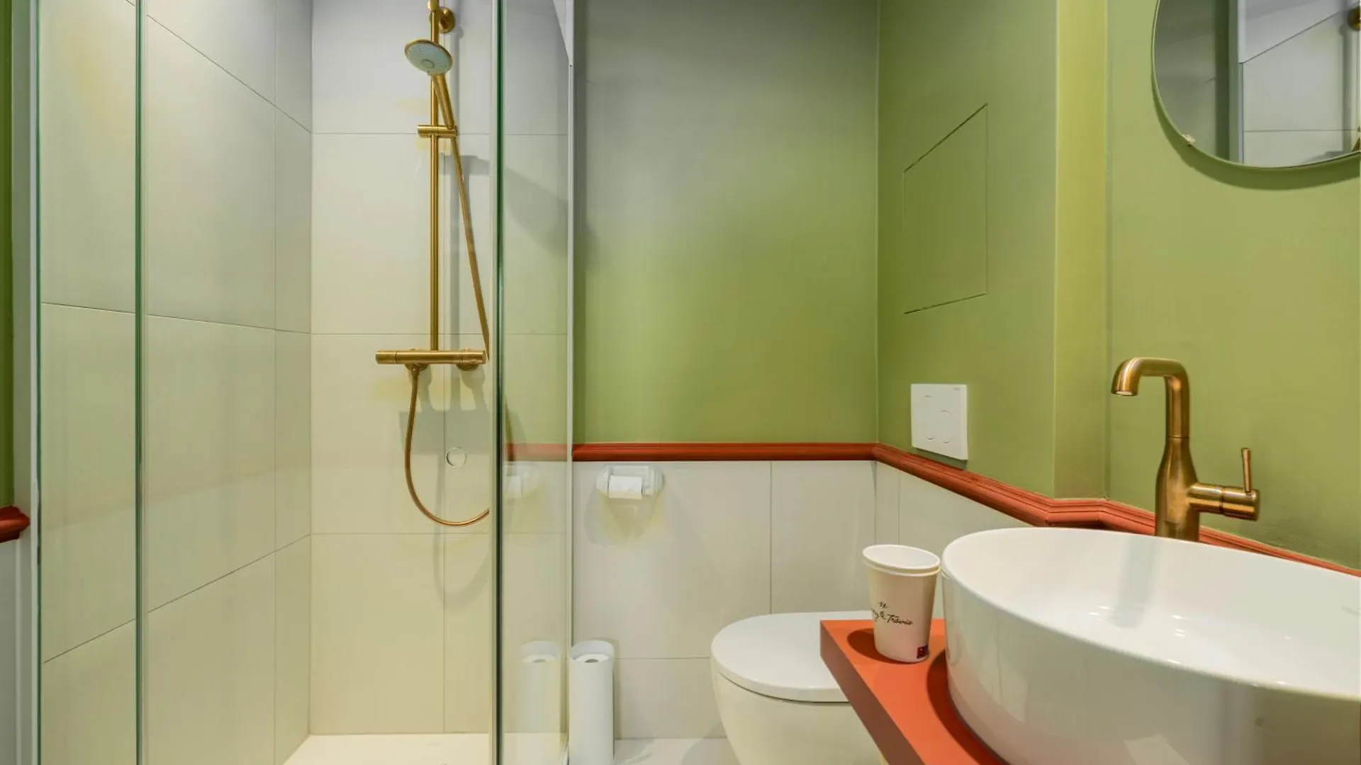 Aparthotel The Queen'S Twelve By Romy&Travis Brugge