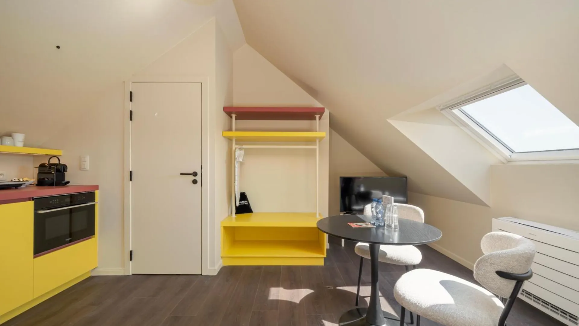 Aparthotel The Queen'S Twelve By Romy&Travis Brugge