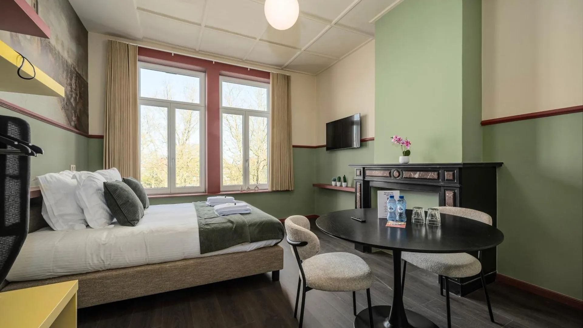 The Queen'S Twelve By Romy&Travis Brügge Aparthotel