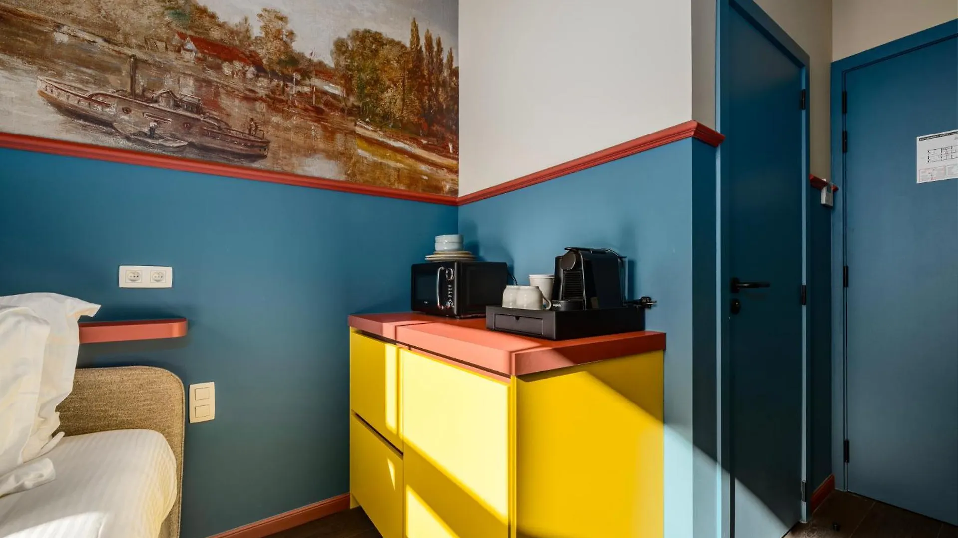 Aparthotel The Queen'S Twelve By Romy&Travis Brügge