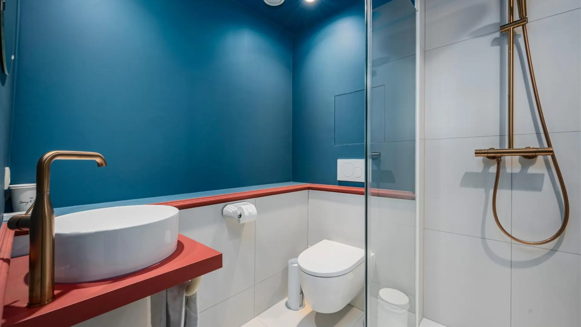 Aparthotel The Queen'S Twelve By Romy&Travis Brügge