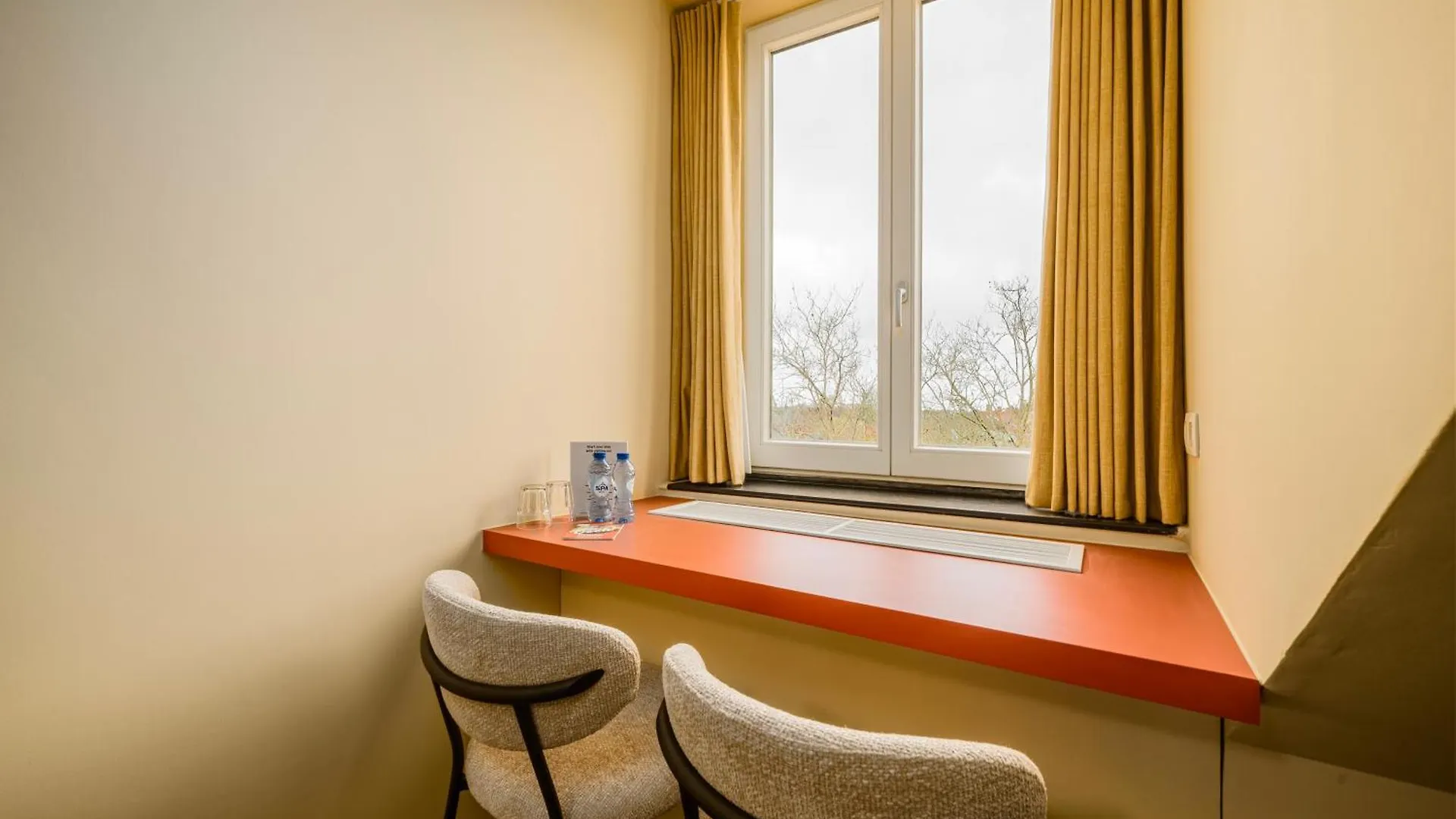 The Queen'S Twelve By Romy&Travis Brügge Aparthotel