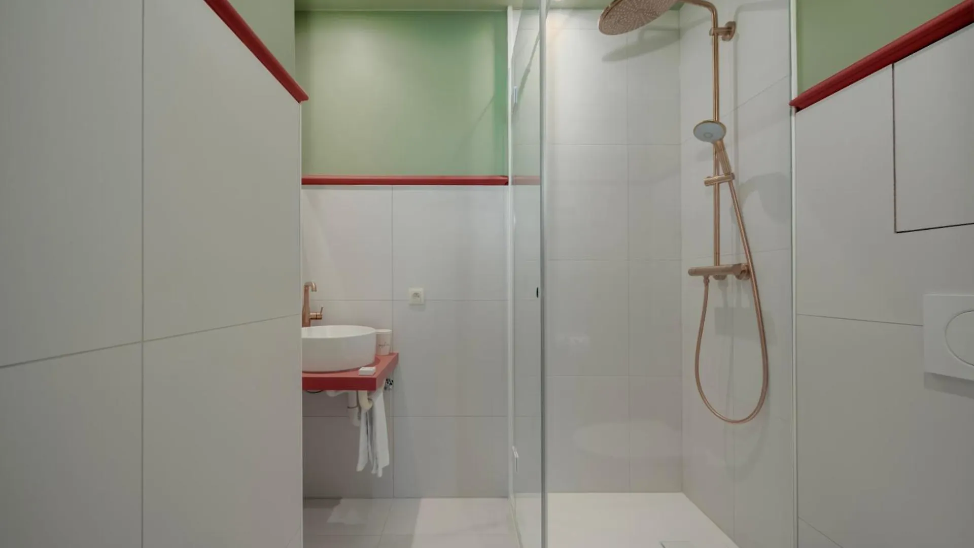 Aparthotel The Queen'S Twelve By Romy&Travis Brügge