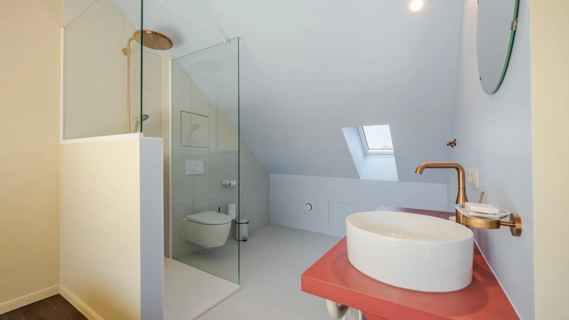 The Queen'S Twelve By Romy&Travis Brügge Aparthotel